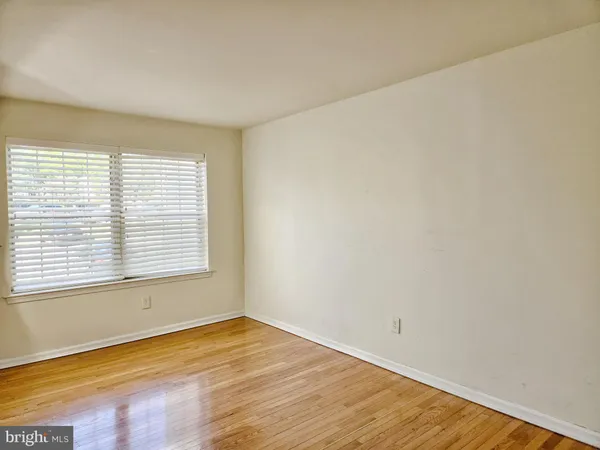 $2,000 | 14807 Rydell Road, Unit 201, Centreville, VA 20121