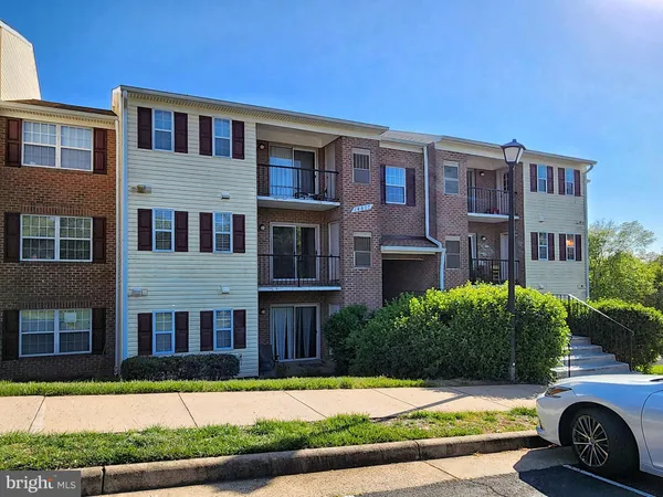 $2,000 | 14807 Rydell Road, Unit 201, Centreville, VA 20121