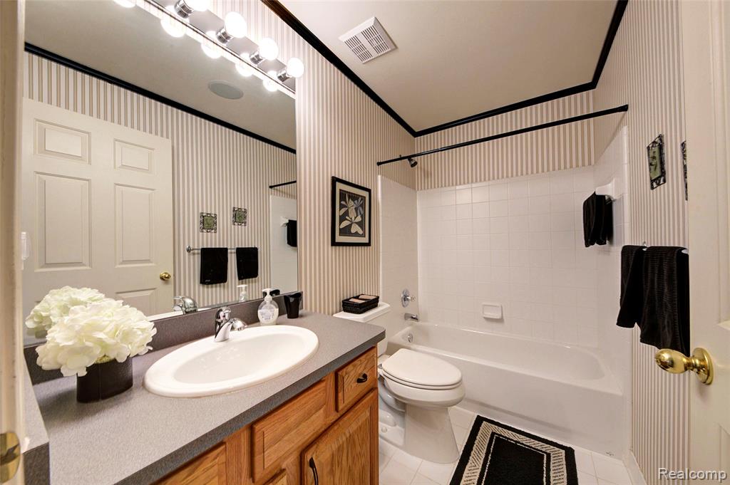 2577 Cleveland Way Canton, MI 48188 - Photo 17 of 34