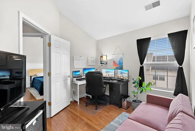 $3,300 | 20510 Willoughby Square, Sterling, VA 20165