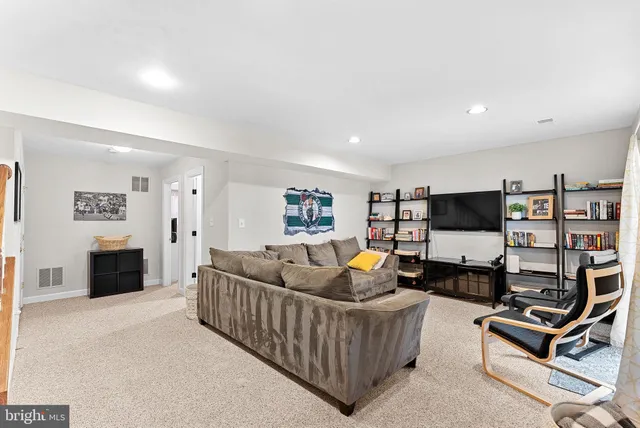 $3,300 | 20510 Willoughby Square, Sterling, VA 20165