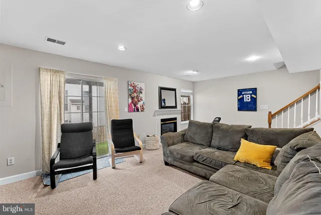 $3,300 | 20510 Willoughby Square, Sterling, VA 20165