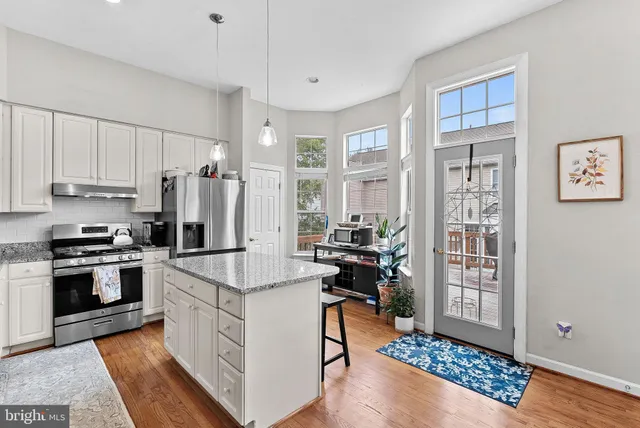 $3,300 | 20510 Willoughby Square, Sterling, VA 20165