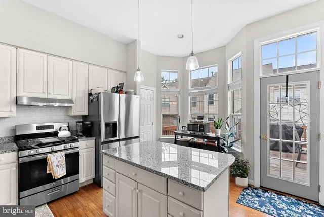 $3,300 | 20510 Willoughby Square, Sterling, VA 20165