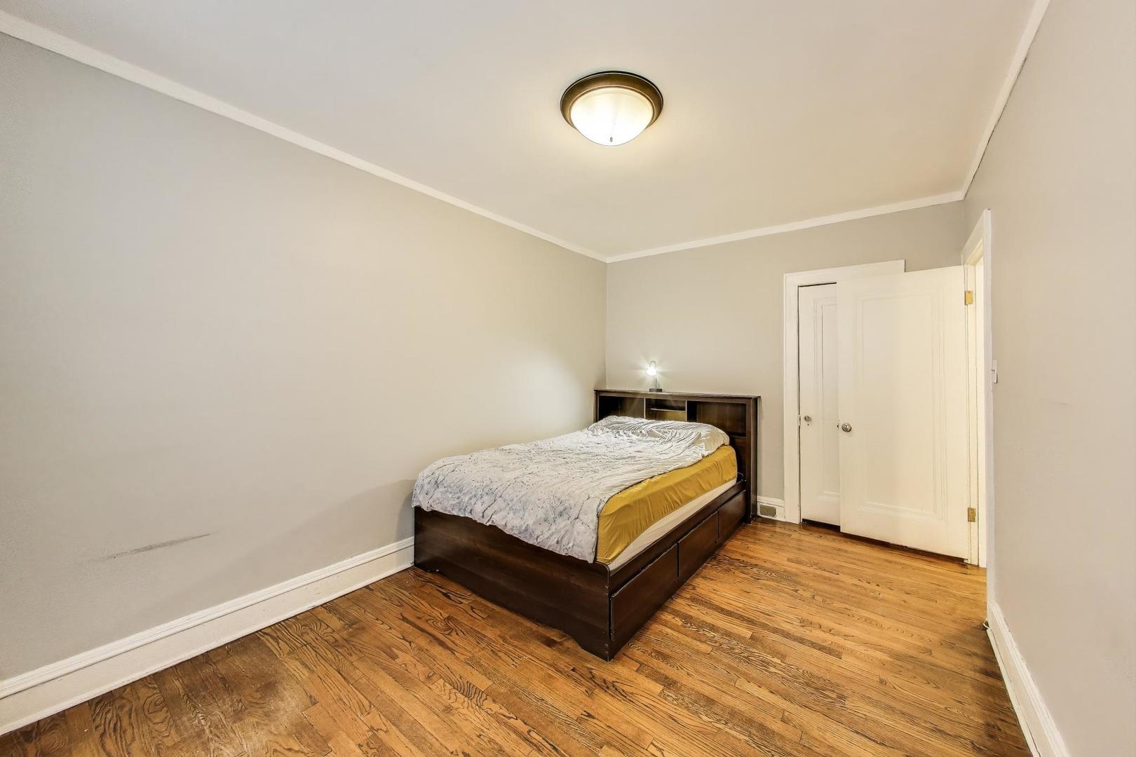 2322 West Farwell Avenue, Unit 1W Chicago, IL 60645 - Photo 12 of 28 a bedroom with a bed and a window