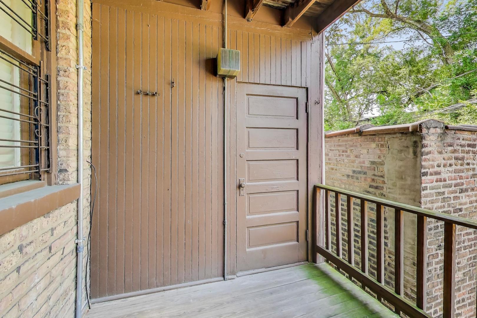 2322 West Farwell Avenue, Unit 1W Chicago, IL 60645 - Photo 22 of 28 a view of wooden balcony