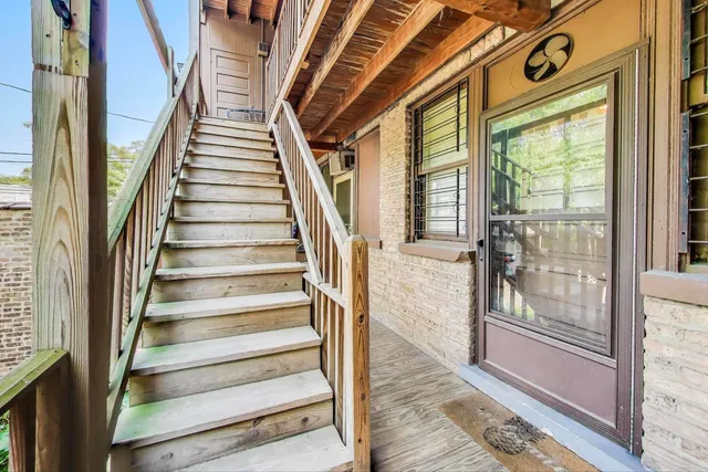 $325,000 | 2322 West Farwell Avenue, Unit 1W, Chicago, IL 60645