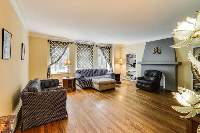 $325,000 | 2322 West Farwell Avenue, Unit 1W, Chicago, IL 60645