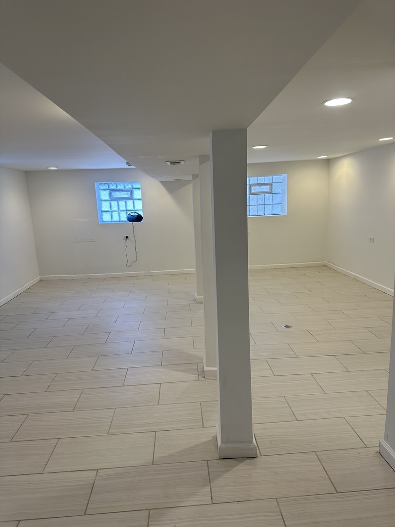 6715 South Sangamon Street Chicago, IL 60621 - Photo 28 of 43 a view of a hallway