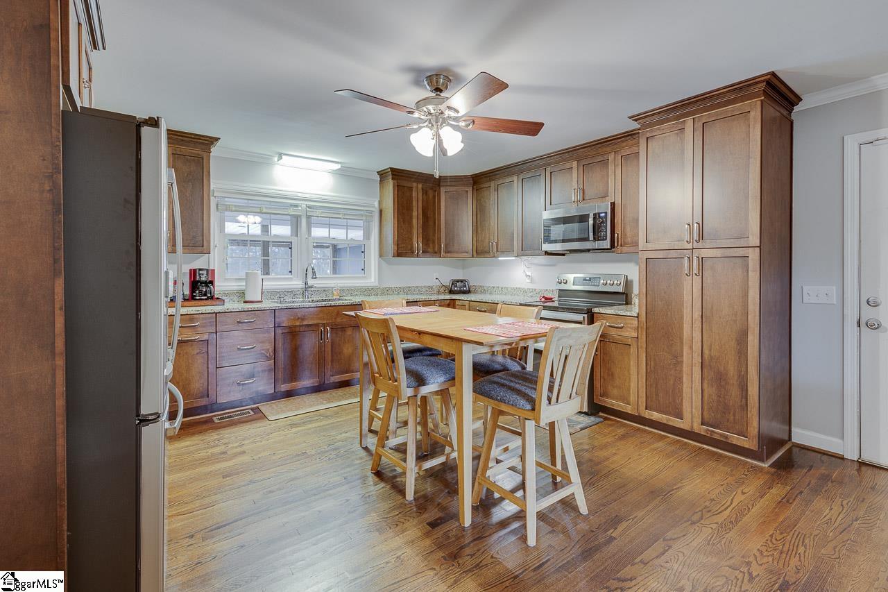 2528 East Georgia Road Simpsonville, SC 29681 - Photo 8 of 32 Gallery Image 8