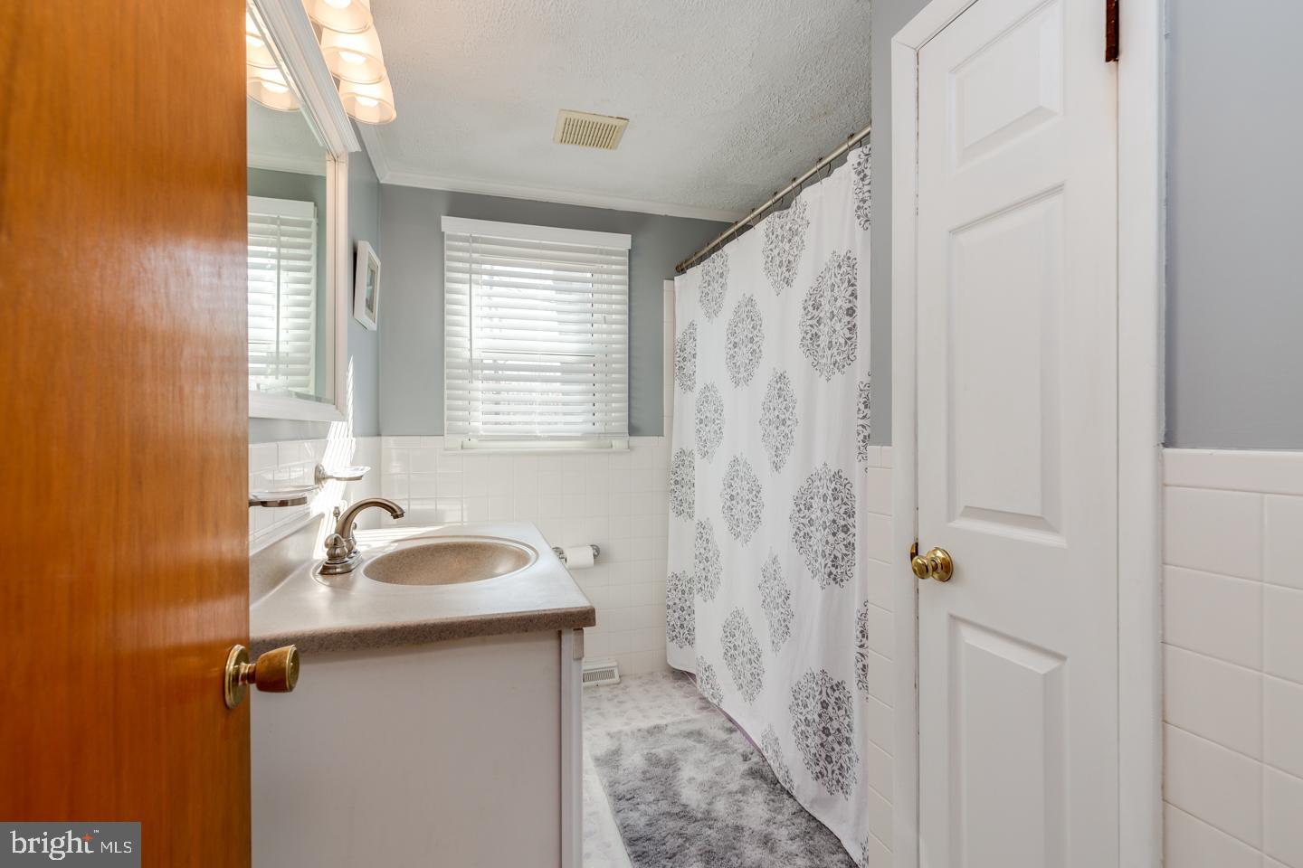 31 Ranoldo Terrace Cherry Hill, NJ 08034 - Photo 21 of 31 Full Bath