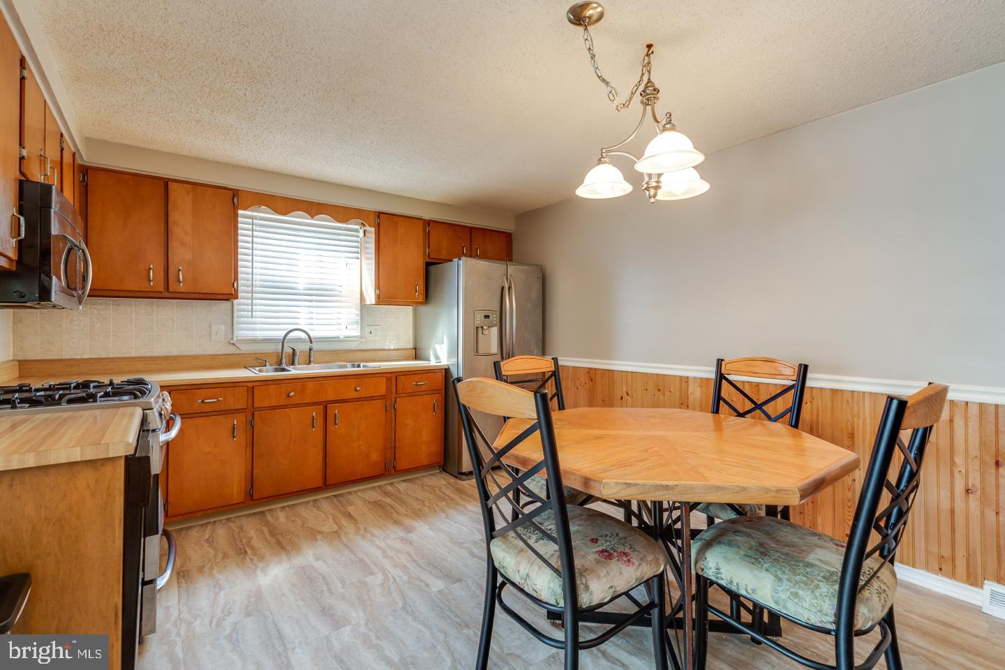 31 Ranoldo Terrace Cherry Hill, NJ 08034 - Photo 9 of 31 Eat in Kitchen