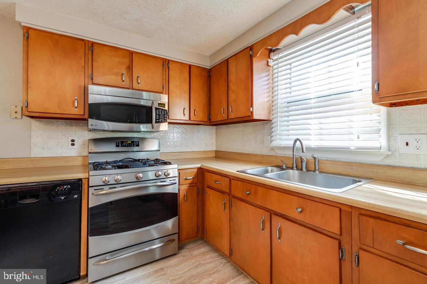 31 Ranoldo Terrace Cherry Hill, NJ 08034 - Photo 10 of 31 Eat in Kitchen