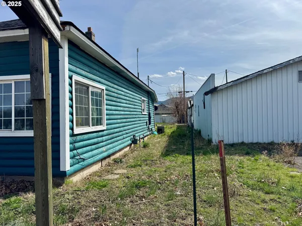 $199,900 | 1906 Island Avenue, La Grande, OR 97850