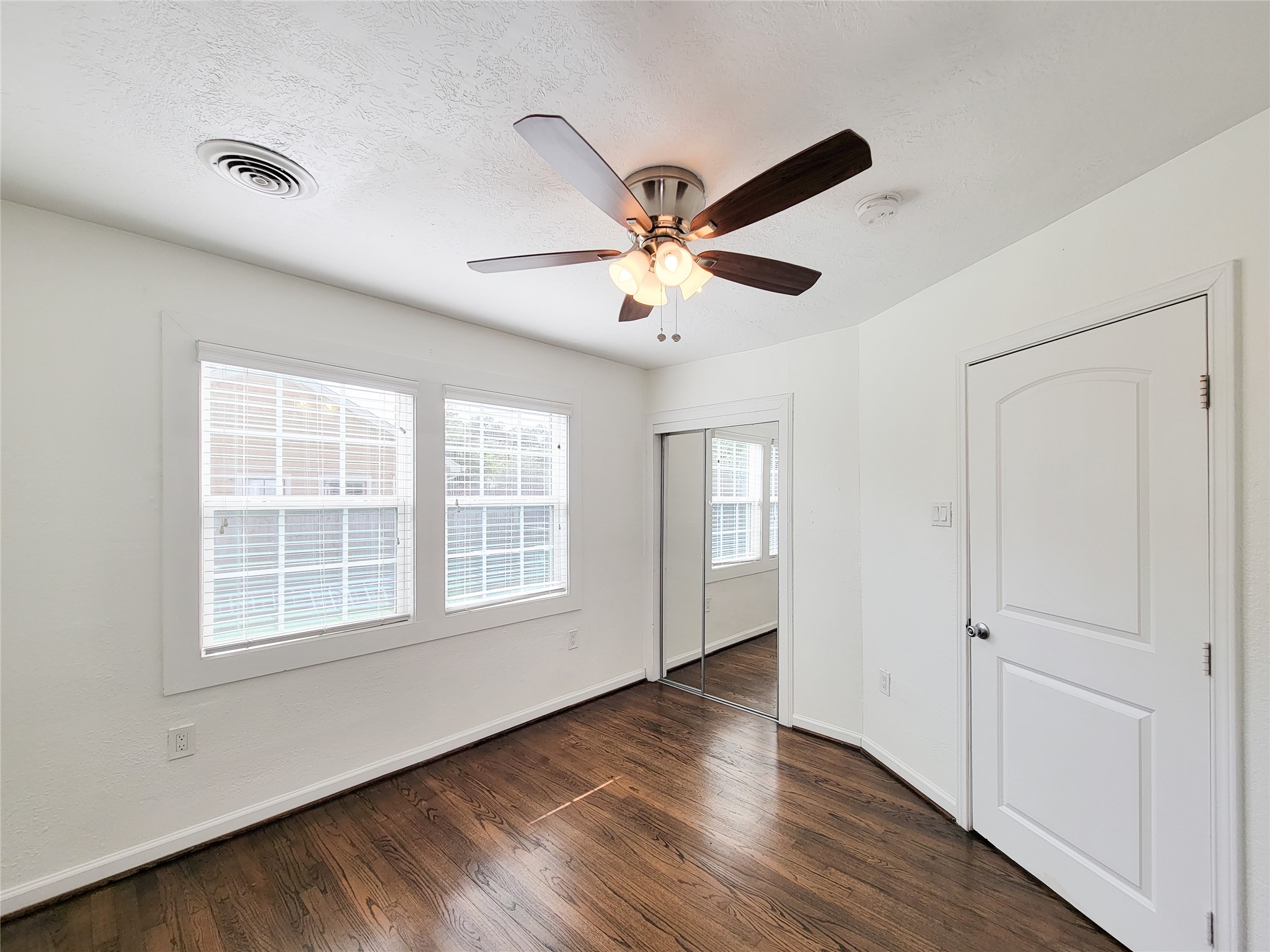 728 East 13th Street Houston, TX 77008 - Photo 13 of 26