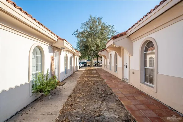 $750 | 604 Buena Vista Drive, Unit E, Weslaco, TX 78596