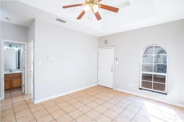 $750 | 604 Buena Vista Drive, Unit E, Weslaco, TX 78596