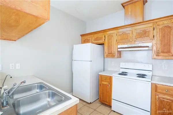 $750 | 604 Buena Vista Drive, Unit E, Weslaco, TX 78596