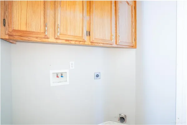 $750 | 604 Buena Vista Drive, Unit E, Weslaco, TX 78596