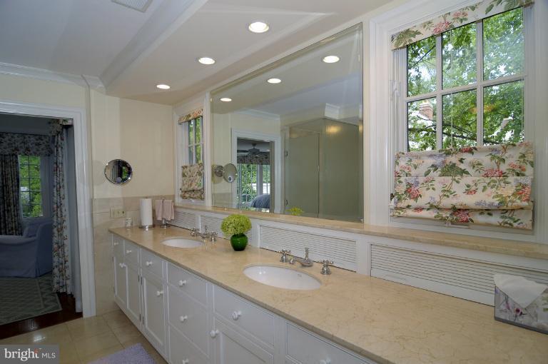 1701 Poplar Lane Northwest Washington, DC 20012 - Photo 18 of 29 Bath (Master)