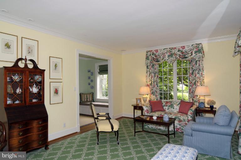 1701 Poplar Lane Northwest Washington, DC 20012 - Photo 25 of 29 Living Room