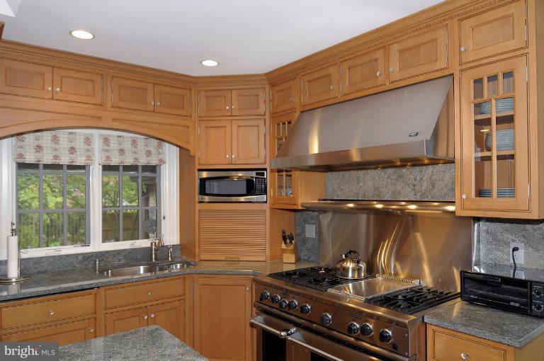 1701 Poplar Lane Northwest Washington, DC 20012 - Photo 6 of 29 Kitchen