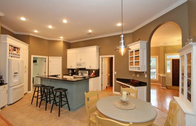 3072 Linksland Road Mount Pleasant, SC 29466 - Photo 6 of 31 Open Kitchen with Island and Bkfst Nook