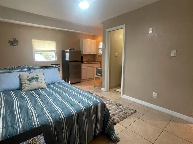 $1,300 | 1531 Northeast 30th Street, Pompano Beach, FL 33064