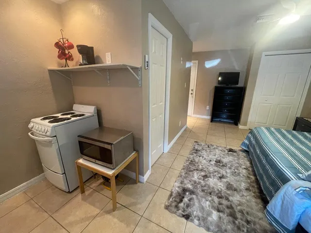 $1,300 | 1531 Northeast 30th Street, Pompano Beach, FL 33064