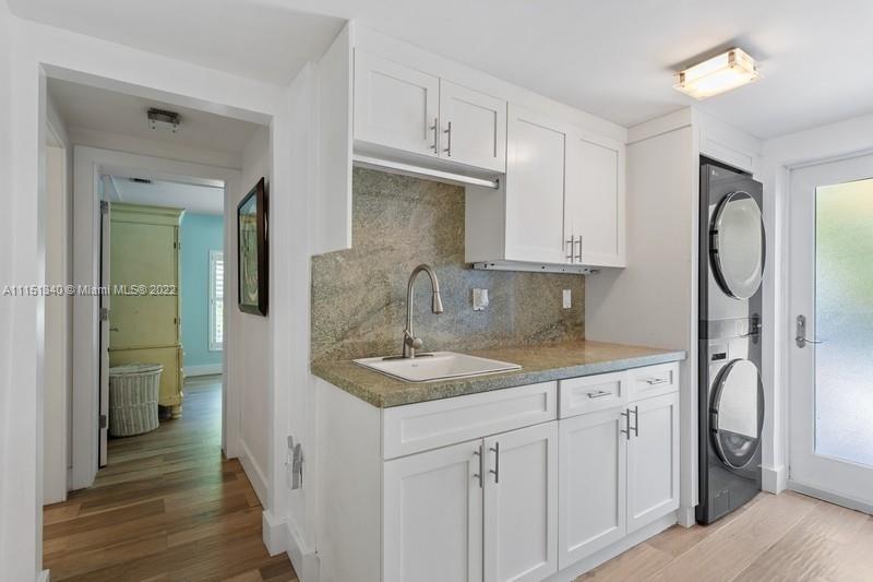 710 Woodcrest Road Key Biscayne, FL 33149 - Photo 23 of 34 a bathroom with a sink and a mirror