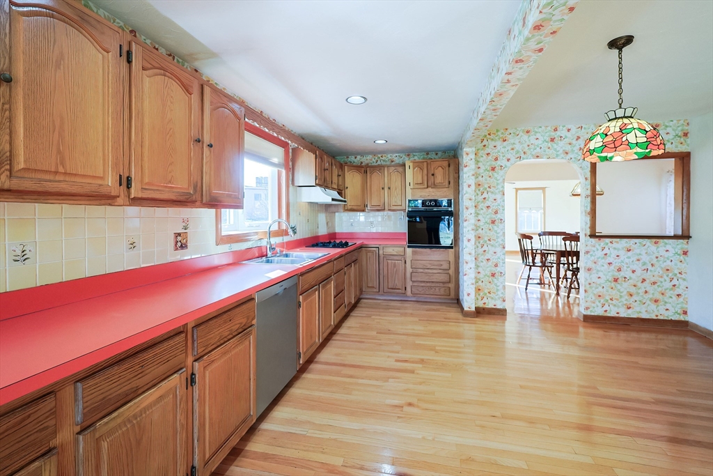 114 Lawrence Street Framingham, MA 01702 - Photo 5 of 10