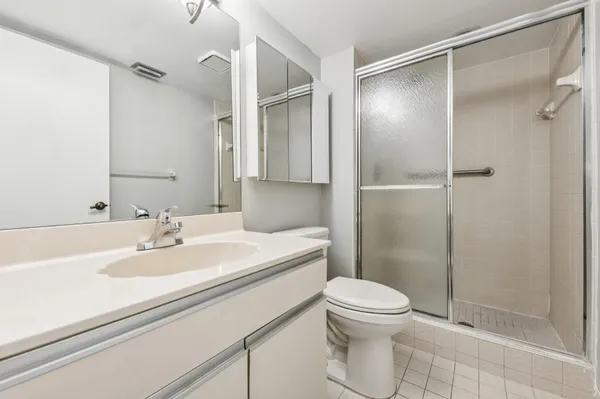 $2,000 | 5040 Rose Hill Drive, Unit 204, Boynton Beach, FL 33437