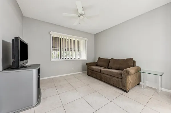 $2,000 | 5040 Rose Hill Drive, Unit 204, Boynton Beach, FL 33437