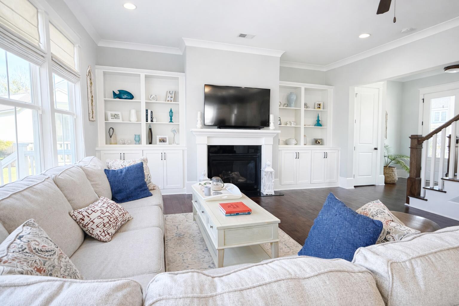 3521 Saltflat Lane Mount Pleasant, SC 29466 - Photo 12 of 40 Living Room