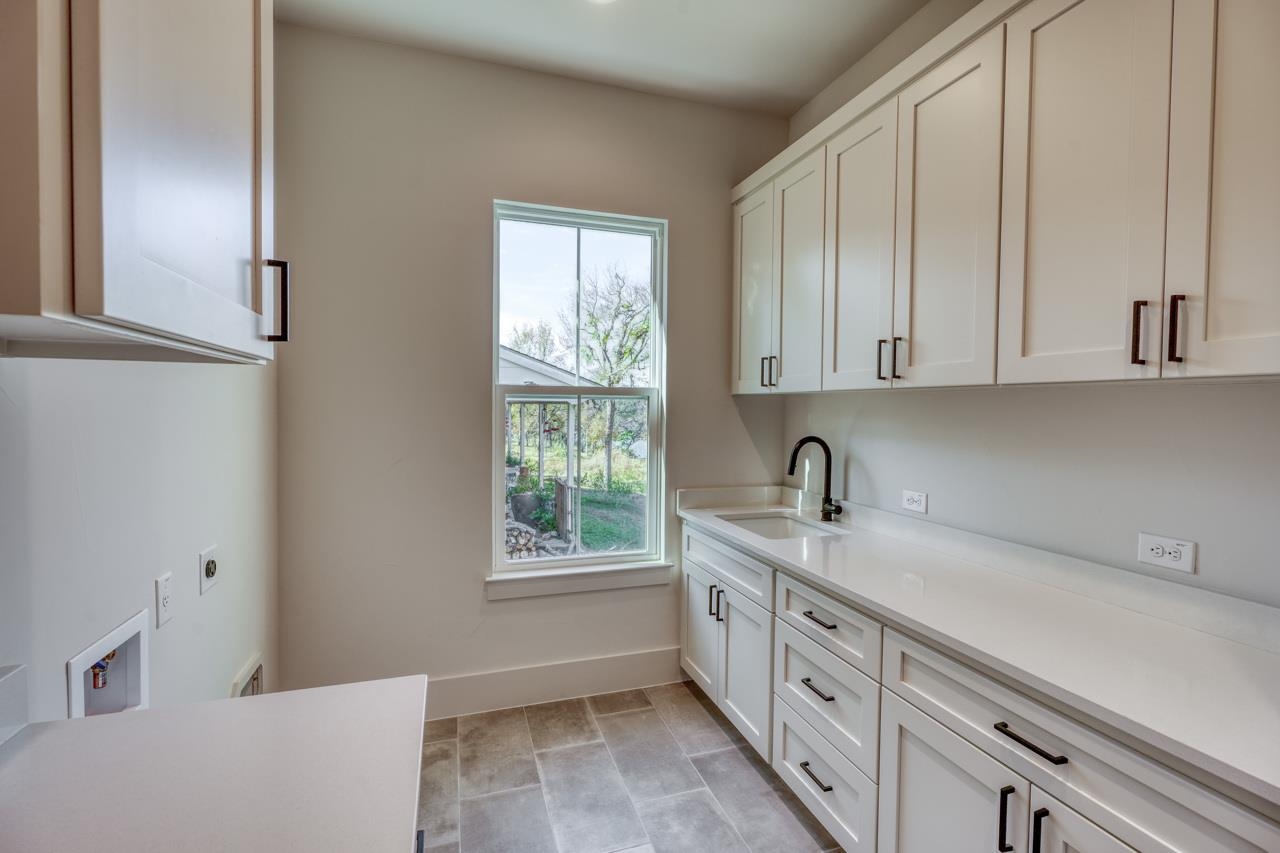 112 Los Escondidos Road Marble Falls, TX 78654 - Photo 13 of 30