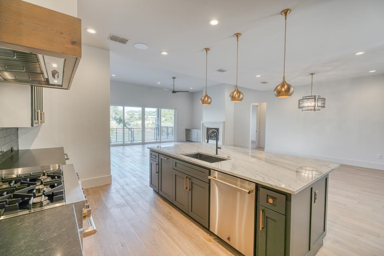 112 Los Escondidos Road Marble Falls, TX 78654 - Photo 10 of 30