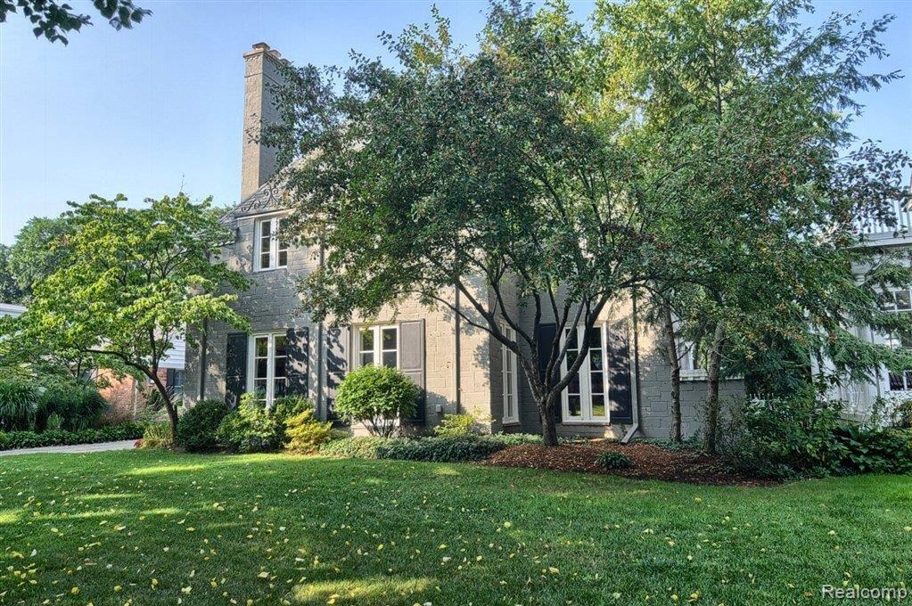 541 Lincoln Road Grosse Pointe, MI 48230 - Photo 2 of 30 Front 2nd View.jpg