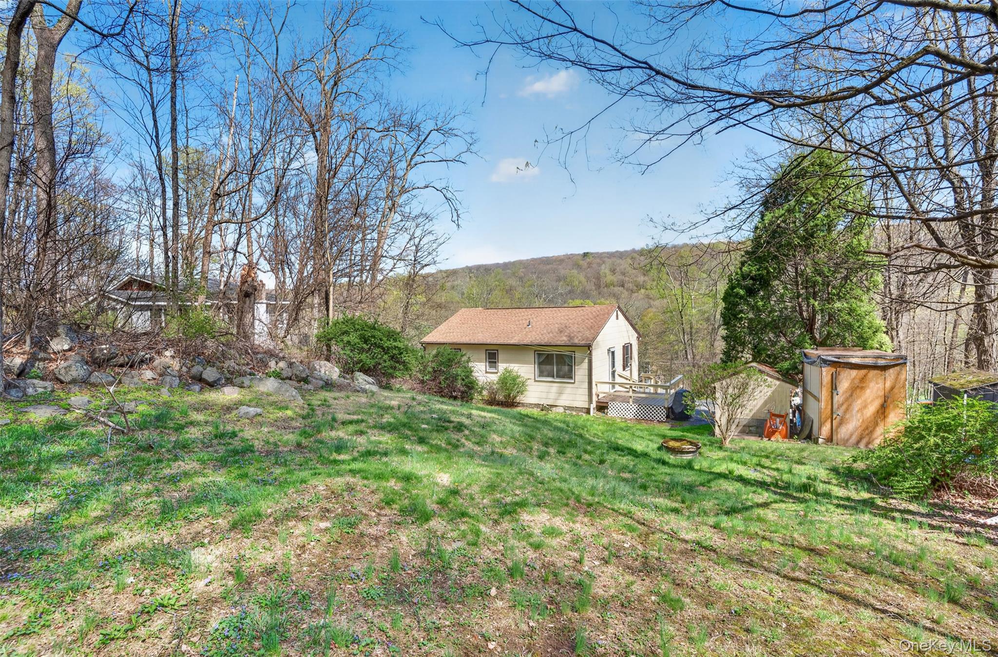 689 Sprout Brook Road Putnam Valley, NY 10579 - Photo 2 of 13