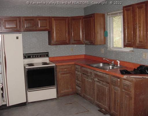 25 New Stone Road Ripley, WV 25271 - Photo 3 of 5 Kitchen.