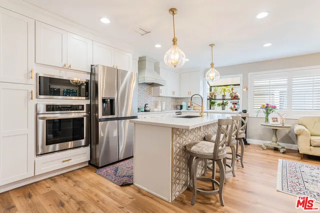 $795,000 | 18100 Burbank Boulevard, Unit 26, Tarzana, CA 91356