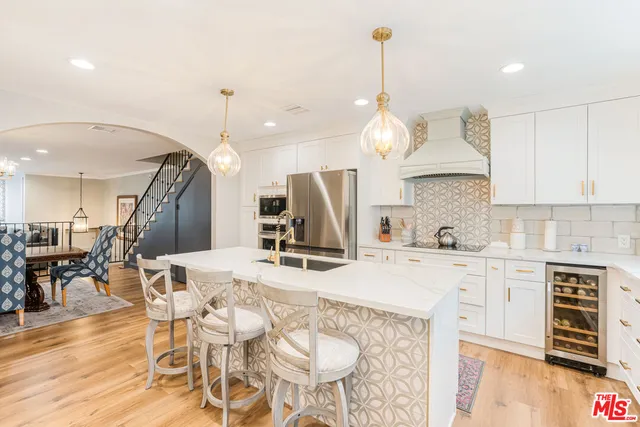 $795,000 | 18100 Burbank Boulevard, Unit 26, Tarzana, CA 91356