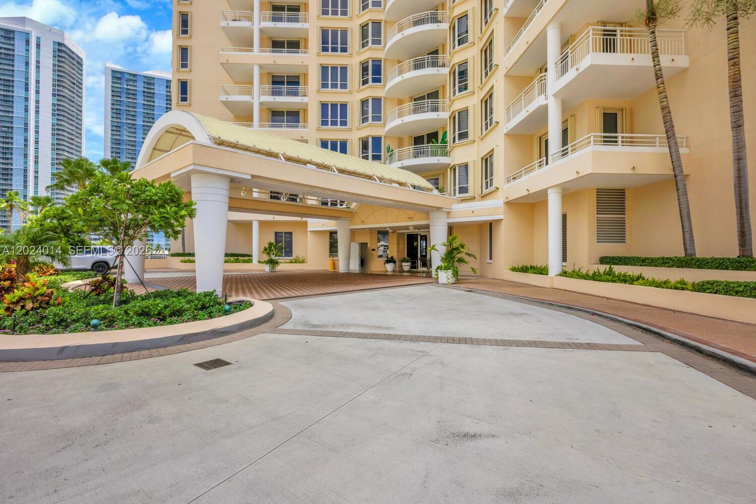 888 Brickell Key Drive, Unit 1001 Miami, FL 33131 - Photo 5 of 15