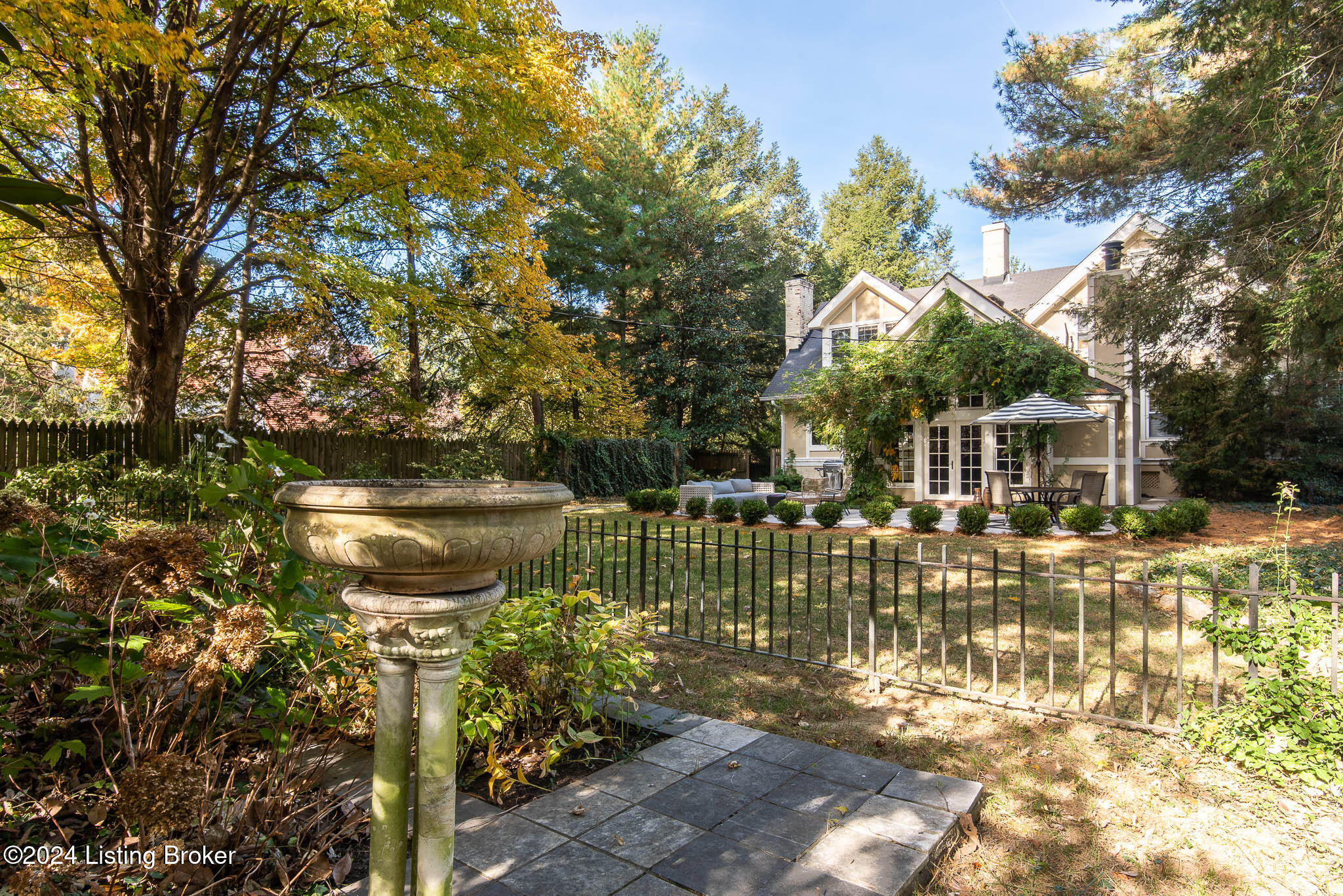 27 River Hill Road Louisville, KY 40207 - Photo 67 of 74 27 River Hill Rd_exteriors-26