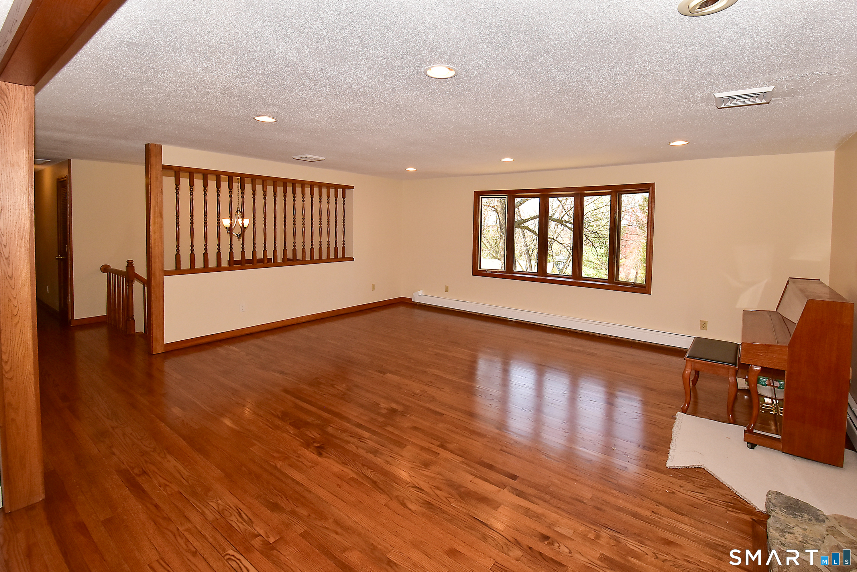 45 Grissom Road Manchester, CT 06042 - Photo 3 of 27