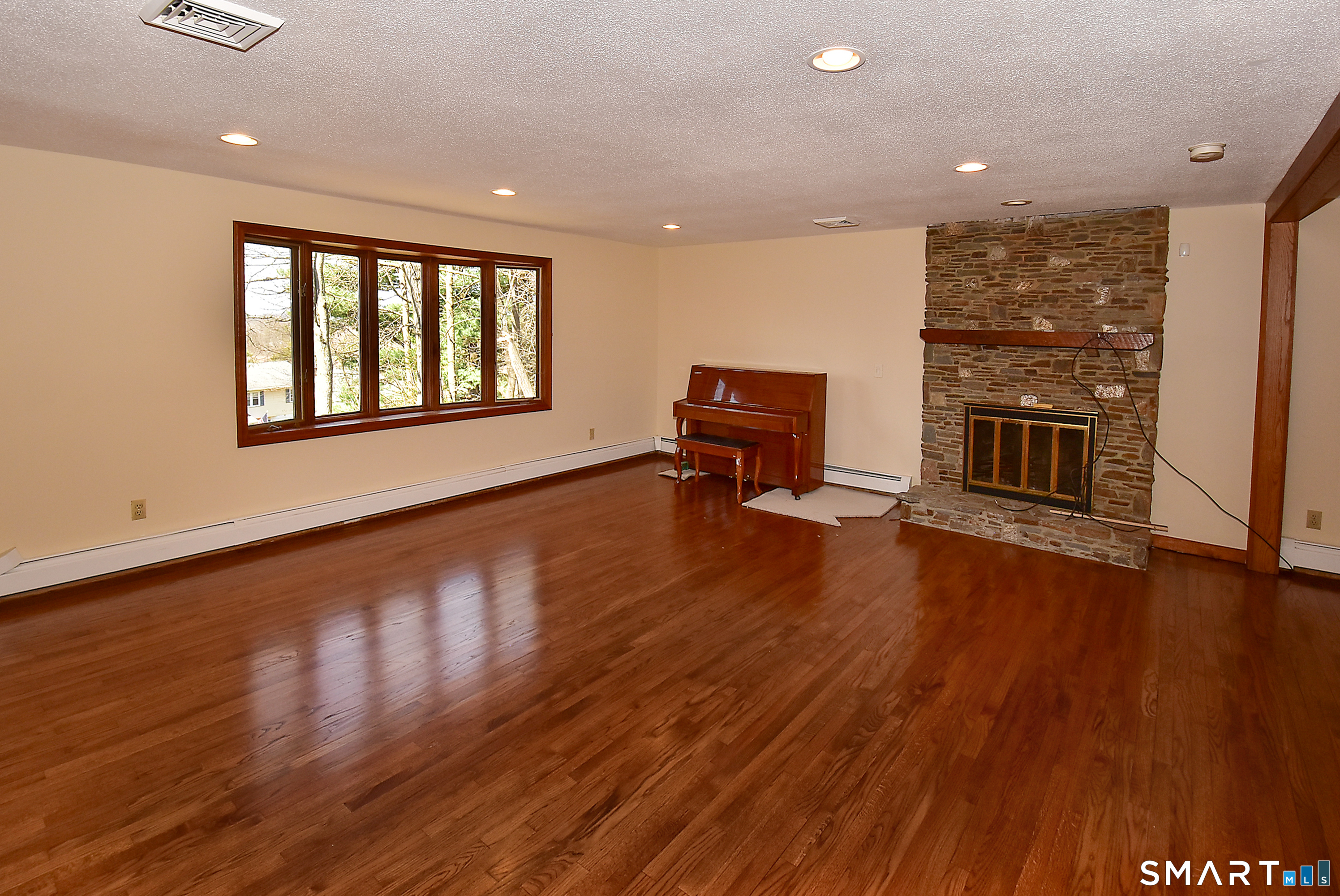 45 Grissom Road Manchester, CT 06042 - Photo 4 of 27