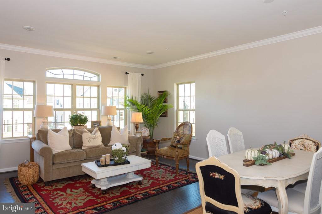 13625 Rockingham Lane, Unit 43 Gainesville, VA 20155 - Photo 11 of 26 Living Room