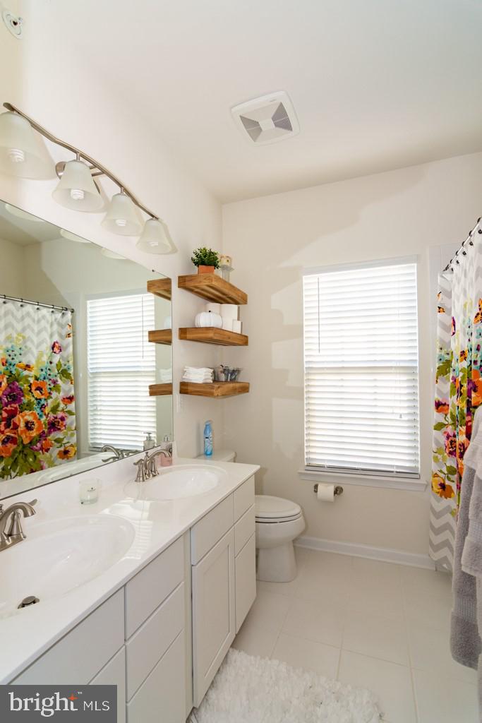 13625 Rockingham Lane, Unit 43 Gainesville, VA 20155 - Photo 22 of 26 Bathroom #2