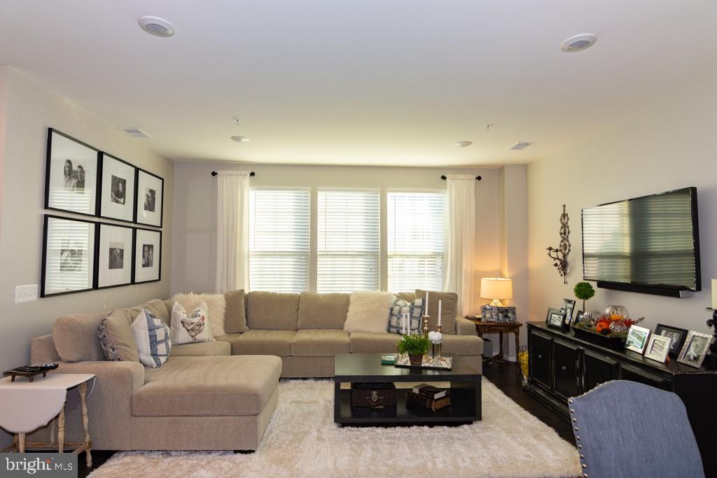 13625 Rockingham Lane, Unit 43 Gainesville, VA 20155 - Photo 8 of 26 Family Room