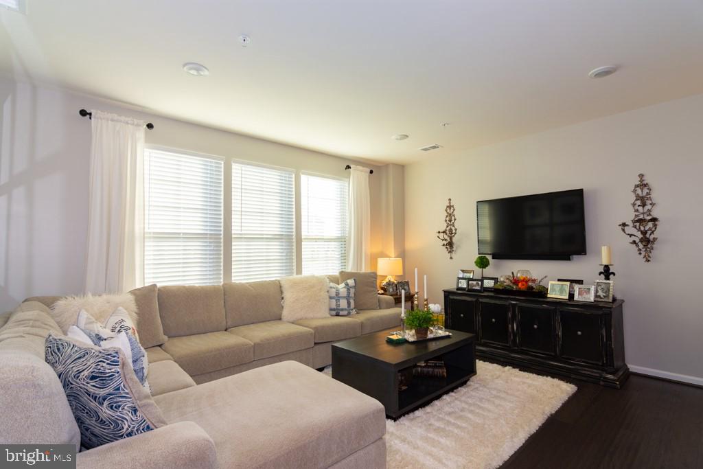 13625 Rockingham Lane, Unit 43 Gainesville, VA 20155 - Photo 9 of 26 Family Room View