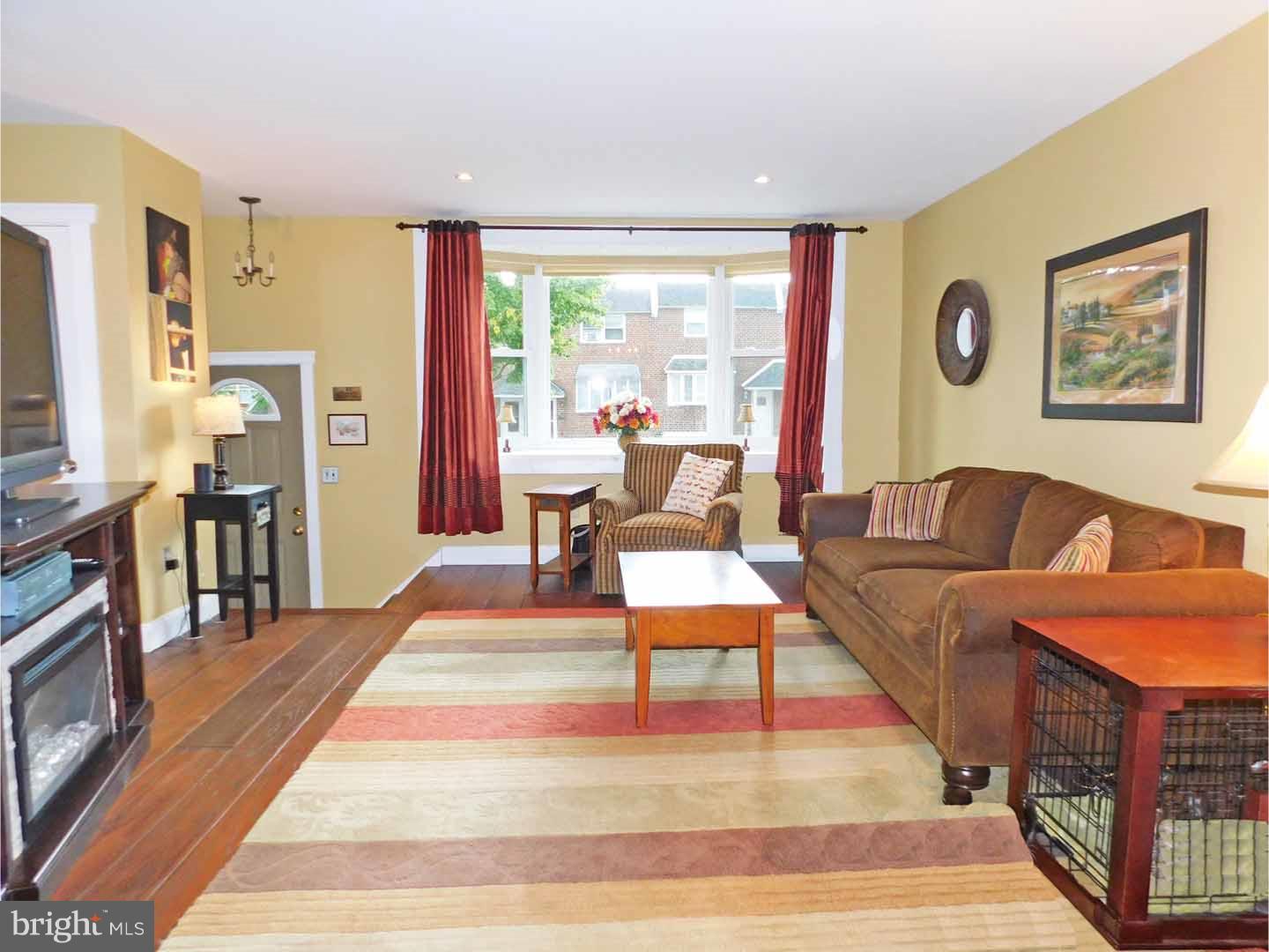 11809 Colman Terrace Philadelphia, PA 19154 - Photo 5 of 23 Living Room